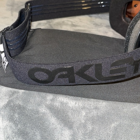 Brand New Oakley ski google orange airbrake MX / blackout with/prizm. - Picture 8 of 9
